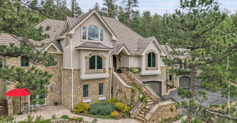 Exquisite Mountain Estate in Exclusive Troutdale in the Pines